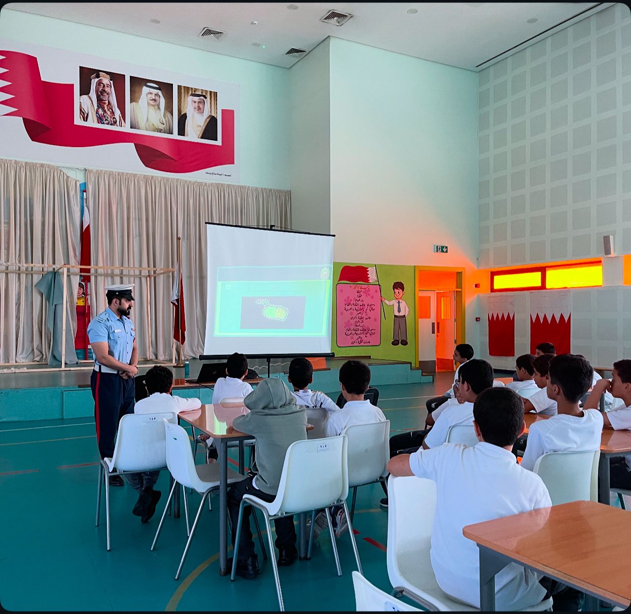 شرطة المحرق تنظم محاضرات توعوية في عدد من المدارس<